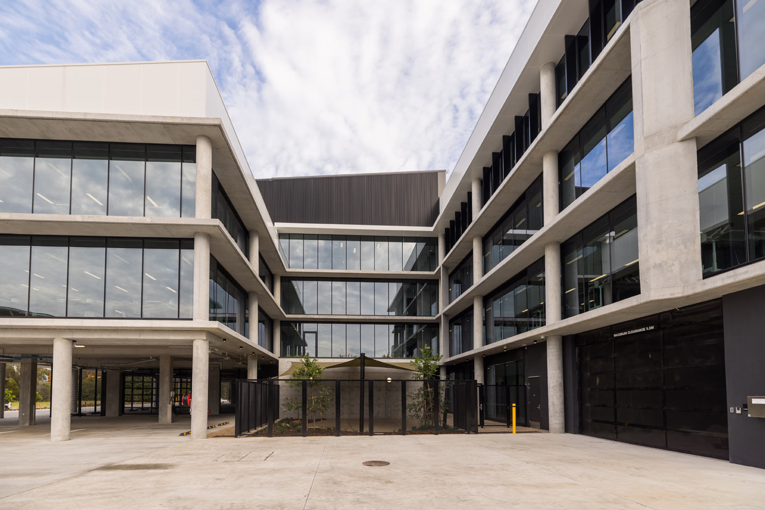 35 Robina Town Centre Dr